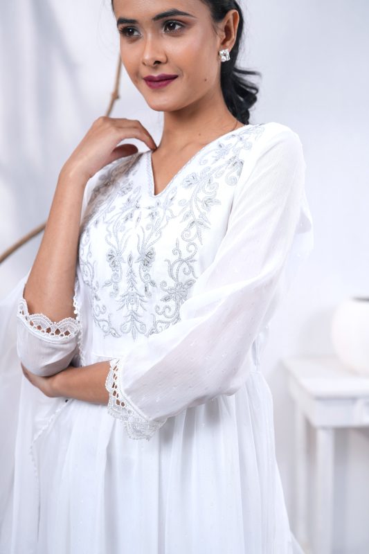 White 2 Pcs round hem Gaun Set